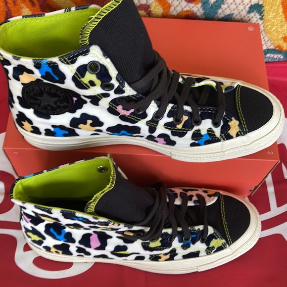 Converse 572369C
CHUCK TAYLOR ALL STAR 70 HI
EGRET/BLACK/LIME TWIST
WMNS snkrs - Picture 3 of 16